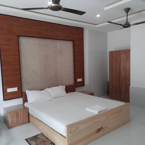 deluxe_bedroom1
